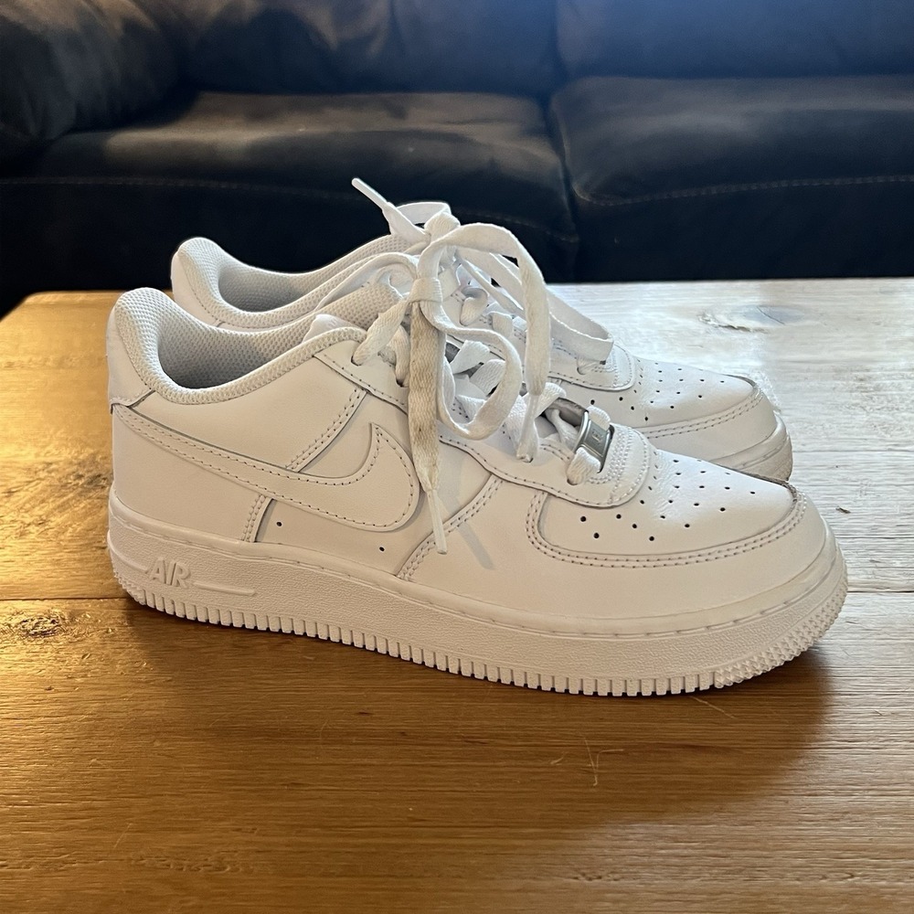 Nike Air Force 1 Low White Sneakers Shoes Youth 4.5Y FV5951-111 AF1 - Picture 2 of 9